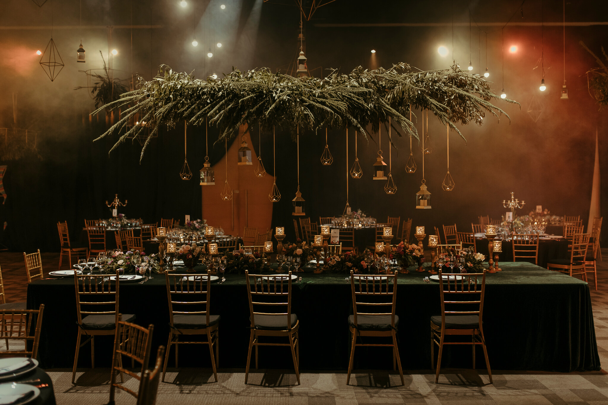 Iluminación arquitectónica de espacio para matrimonio — Louder